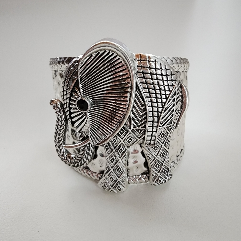 NWT Antique Silver Metal Elephant Bohemian Cuff Bracelet